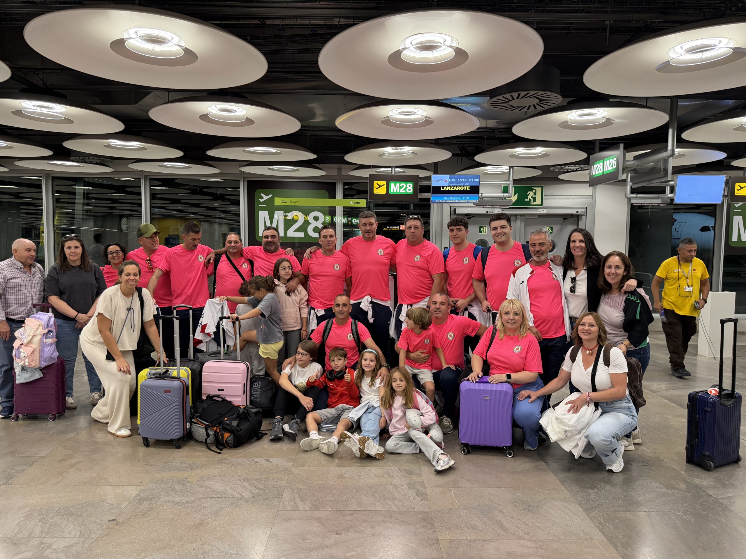 Veteranos Atlético Candeleda en el aeropuerto